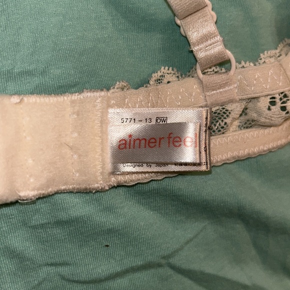 CLOSET CLEAR OUT DAY! Aimer Feel Japanese Bra Sz XS. DISCONTINUED - Picture 8 of 12